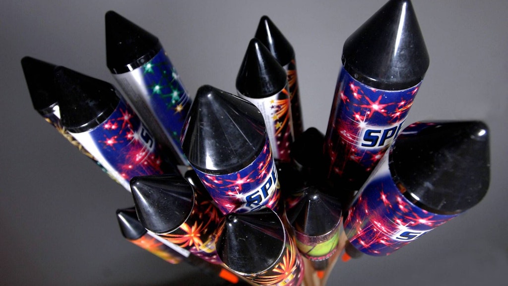 Explosive und leicht entzündbare Substanzen