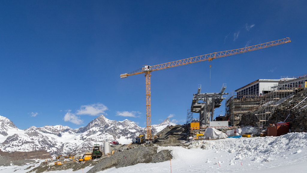 grue sur une montagne